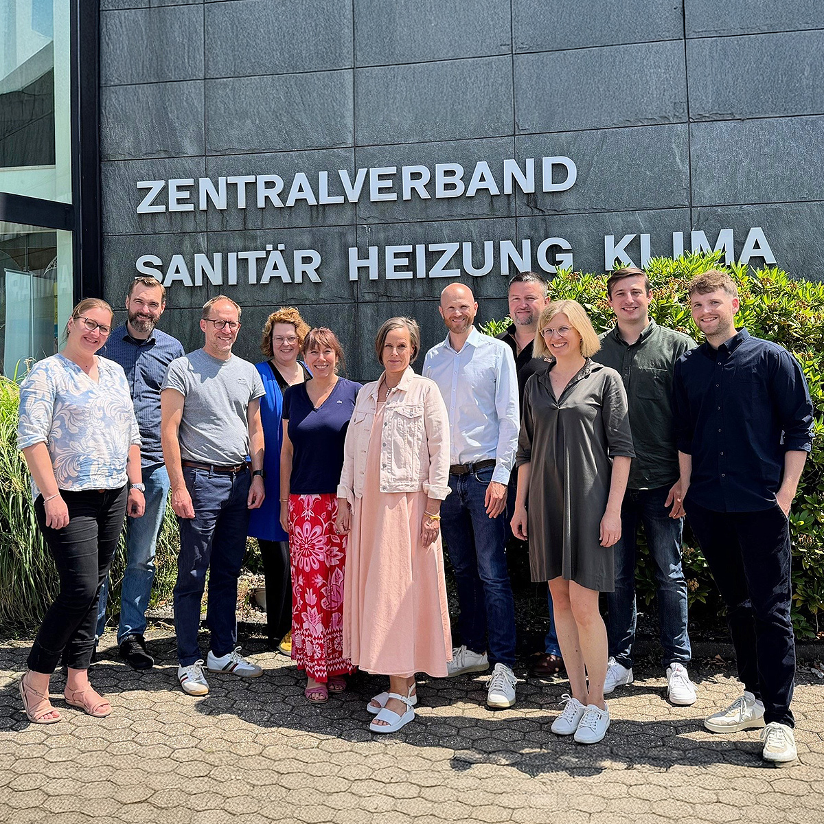 Im Bild v.l.n.r.: Anika Giebel (ZVSHK), Sebastian Ranft (ZVSHK), Carsten Müller-Oehring (ZVSHK), Daniela Müller (ZWH), Sabine Conrad (ZWH), Birgit Jünger (ZVSHK), Michael Saal (ZWH), Bernd Fleischer (Innung SHK Köln), Anke Hallwaß (ZWH), Luca Günzel (ZWH), André Schreckenberg (FBH)